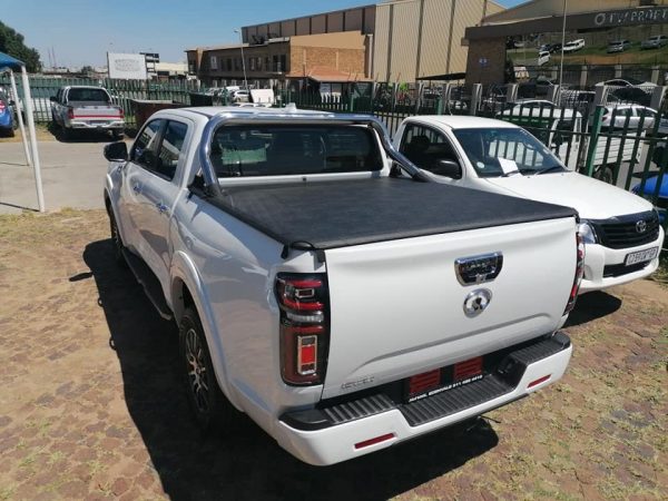 Gwm P Series  double cab clip on cover